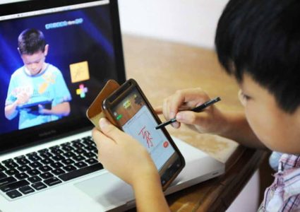 مساع صينية لحظر "الواجبات المدرسية الذكية"