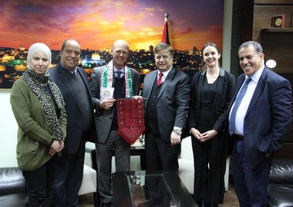 وزير الصحة يكرم ممثل "صندوق الامم المتحدة للسكان"