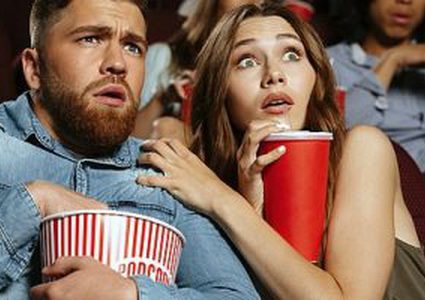 دراسة: مشاهدة أفلام الرعب تسبب زيادة الوزن.. تعرف على السبب؟