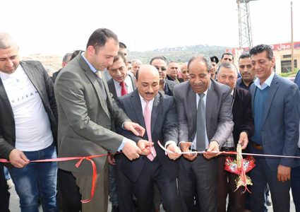 الحساينة يفتتح مدخل قراوة بني حسان الرئيسي في محافظة سلفيت