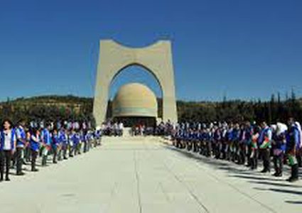 إكليل من الزهور باسم الرئيس عباس على ضريح الجندي المجهول بدمشق