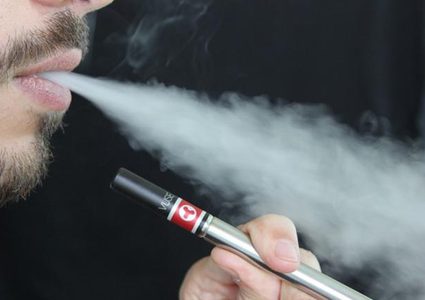 دراسة: استخدام السجائر الإلكترونية يحدث الضرر في الشيفرة الوراثية
