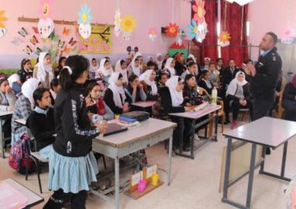 الشرطة تواصل تنظيم الورش التوعوية