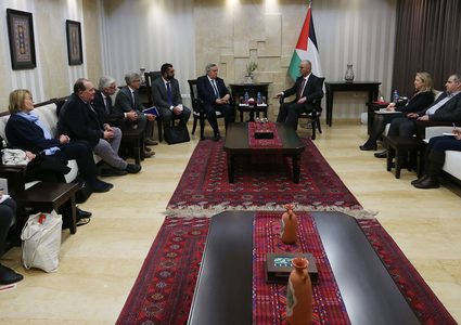 الحمد الله يطلع وفدا فرنسيا على انتهاكات الاحتلال