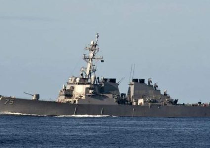 مركز الدفاع الروسي: السفن الحربية تتابع تحركات مدمرة أميركية