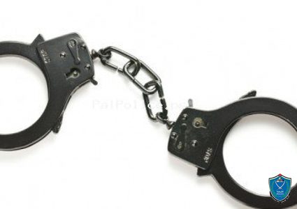 تفاصيل سرقة 100 الف شيكل من داخل منزل جنوب رام الله