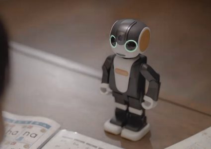 روبوتًا للعناية بالأطفال ويتصل بشبكات الانترنت