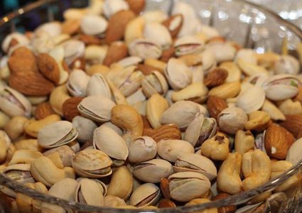 حفنة مكسرات يوميا تحمي من "مرض العصر"