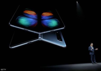 سامسونغ تكشف عن هاتفها القابل للطي.. والسعر صادم