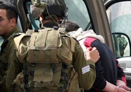 الاحتلال يعتقل شابا من مخيم الفارعة على حاجز زعترة