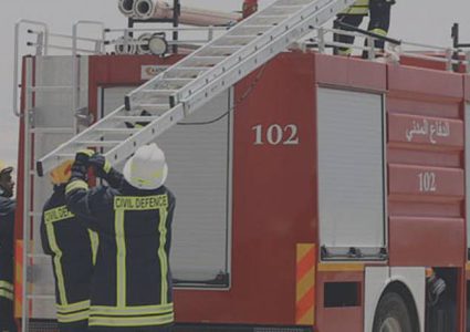 الدفاع المدني يخلي 11 عائلة من حريق سكني في الرام شمال القدس