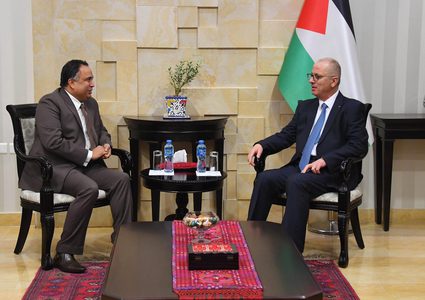 الحمد الله يبحث مع السفير الهندي تعزيز التعاون المشترك