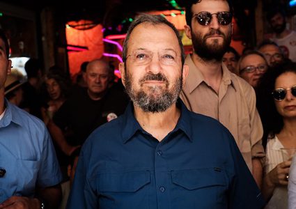 "باراك" يعلن تأييده تحالف "لبيد" و"غانتس" معا