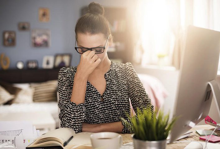 ما هي أسباب الصداع حول العين ؟