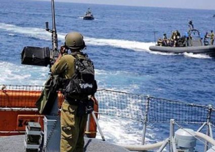 الاحتلال يفرج عن صيادَيْن اعتقلهما أمس عقب إصابتهما ببحر خانيونس