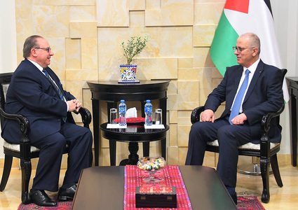 الحمد الله يطلع سفير الأوروغواي على آخر التطورات