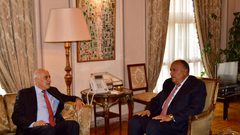 الرجوب يناقش مجموعة من القضايا مع وزير الخارجية المصري بالقاهرة