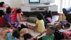 التعرض للتلفاز أو الموبايل وقتا طويلا يسبب وباء قصر النظر