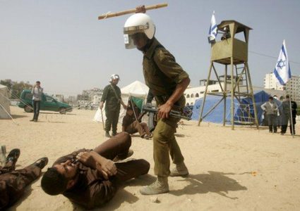 وحدة القمع تقتحم قسم 3 في سجن النقب والحركة الأسيرة تحذر