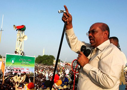 البشير يعلن ترك حكم السودان بعد عام