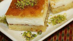 طريقة عمل بسبوسة بالقشطة