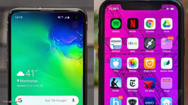 "الهاتفان الرخيصان"..أيهما أفضل "iPhone XR" أم"Galaxy S10E" ؟