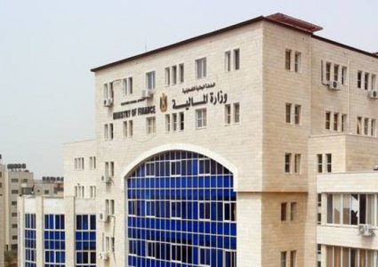 وزارة المالية والتخطيط تفوز بجائزة الشارقة لأفضل منهجية بالتخطيط