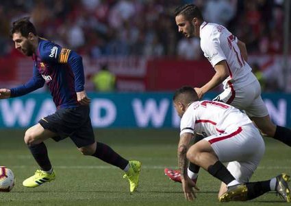 بالهاتريك الخمسين.. ميسي "يهزم إشبيلية" في مباراة تاريخية