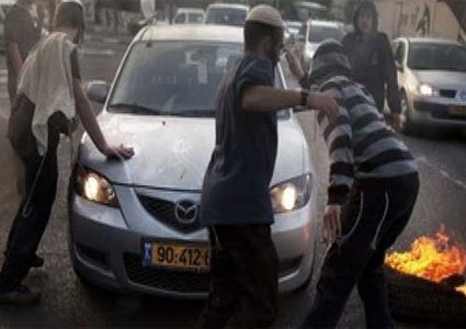 مستوطنون يهاجمون مركبة مواطن بالحجارة جنوب نابلس