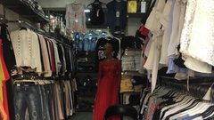 "سوق صبرا" .. أبو الفقراء يستر العوز