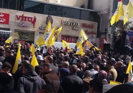 وقفة دعم واسناد للرئيس وسط الخليل