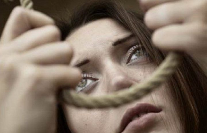 "آخرة الحب موت".. هناء شنقت نفسها هربا من عش الزوجية