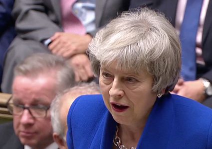 ماي تصف الهجرة بالأمر الجيد لبريطانيا وتحدد شرطا