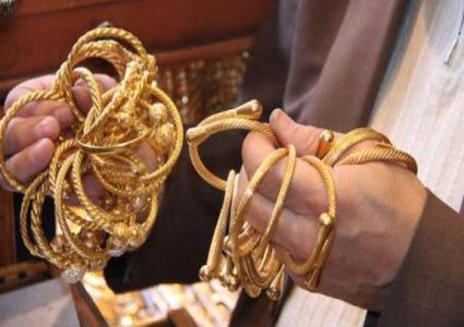 القبض على امراة بشبهة سرقة 36 ليرة ذهب من منزل