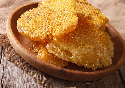 فوائد شمع العسل أهمها تقوية الذاكرة وزيادة الطاقة