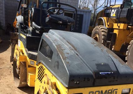 الاحتلال يصادر "مدحلة" في قرية دير بلوط