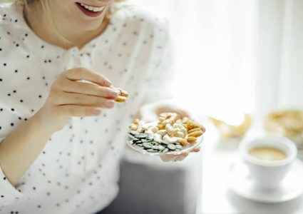 دراسة: تناول المكسرات قد يقلل من خطر الإصابة بأمراض القلب