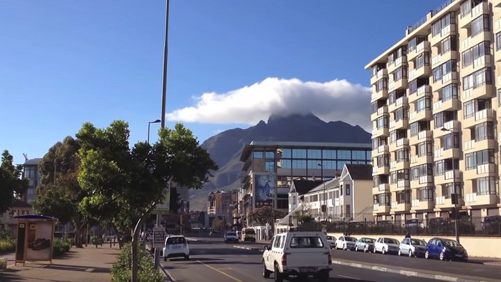 شابة تقاوم عصابة هاجمتها في وضح النهار