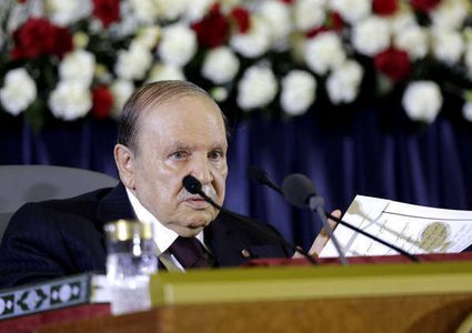 بوتفليقة يخاطب الجزائريين ويشيد بقدرات بلاده
