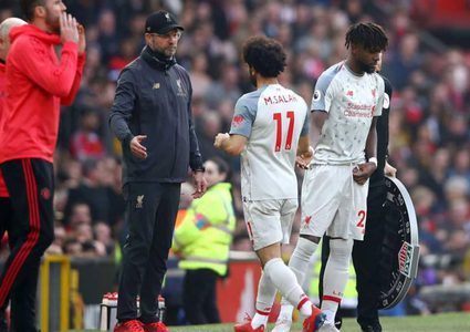 مدرب ليفربول يعترف بشأن صلاح.. ويلمح لمن حوله