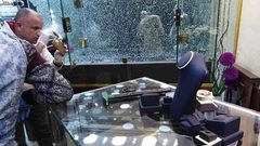 ضبط 10 متهمين بينهم سيدة في السطو على جواهرجي