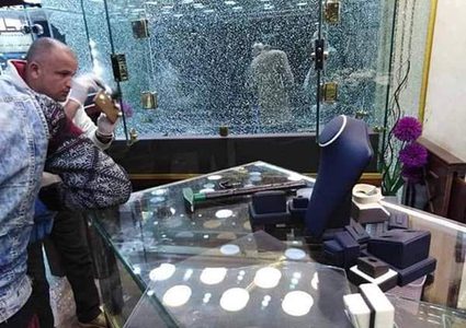 ضبط 10 متهمين بينهم سيدة في السطو على جواهرجي