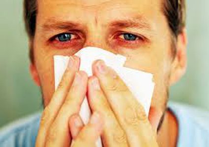 4 اضرار صحية لمسح الأنف بقوة