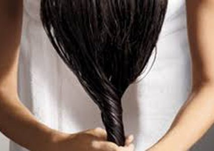 ما هي أضرار النوم بالشعر المُبتل ؟