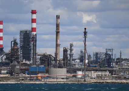 انخفاض مخزونات النفط الأمريكية