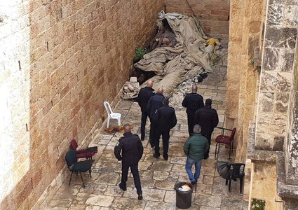 قائد شرطة الاحتلال وضباط في "الشاباك" يقتحمون مصلى باب الرحمة