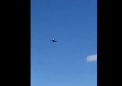 مشاهد مرعبة لرياح عاتية تتلاعب بطائرة حاولت الهبوط!