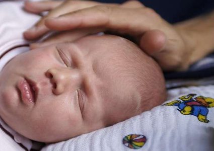 فرنسا تحقق في أسباب ولادة أطفال مشوهين!