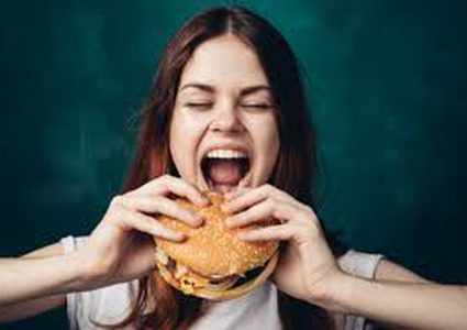 كيف تكون العادات الغذائية الخاطئة سببا في الجوع؟