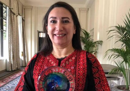 أميرة شاهين أول فلسطينية تحصد جائزة عالمية في مجال المرأة